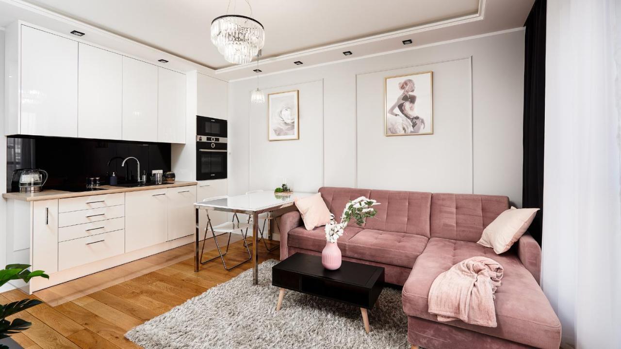 Modern With Access To The Pool Near Rondo Daszynskiego Station Warszawa
