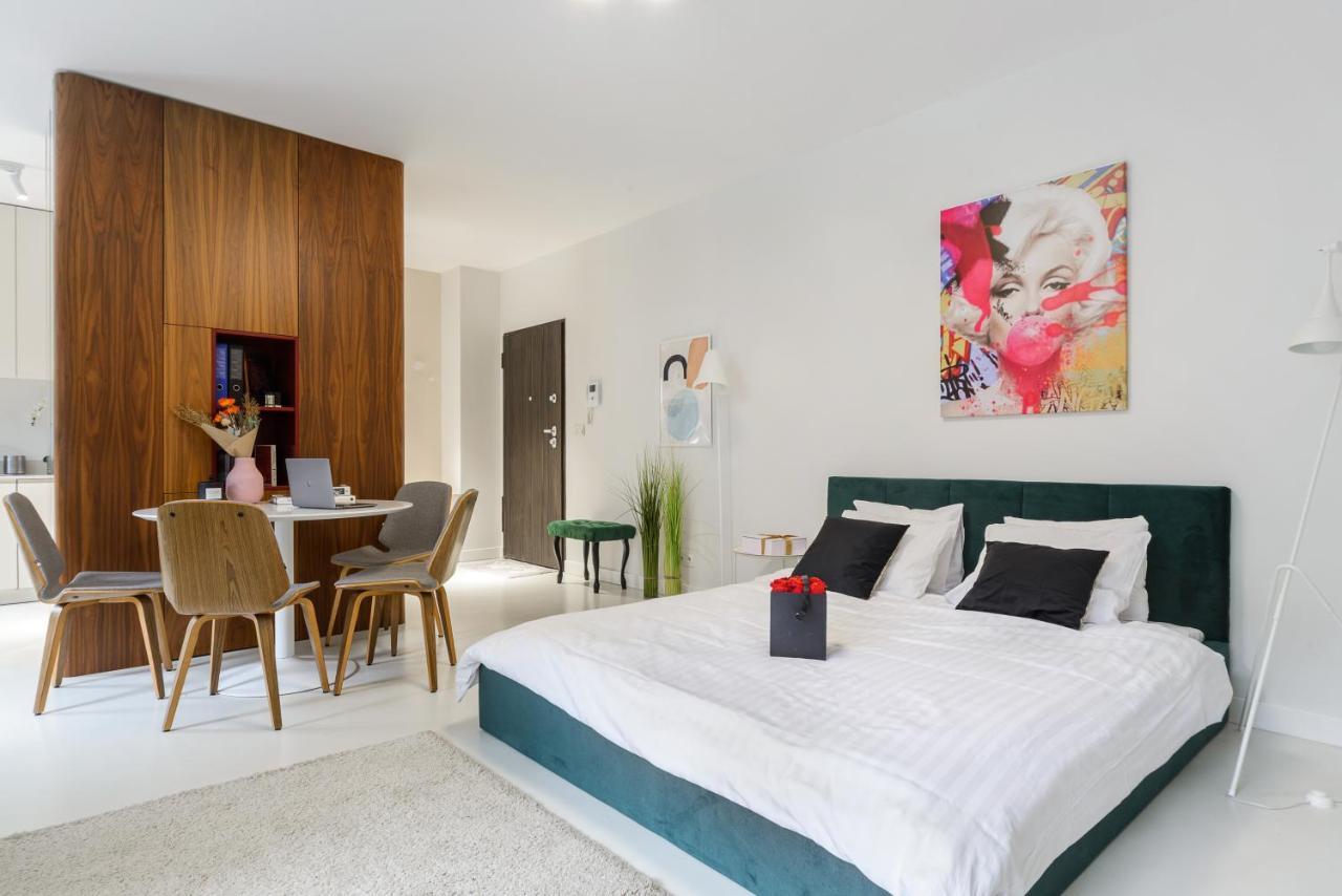 Modern With Access To The Pool Near Rondo Daszynskiego Station * Warszawa