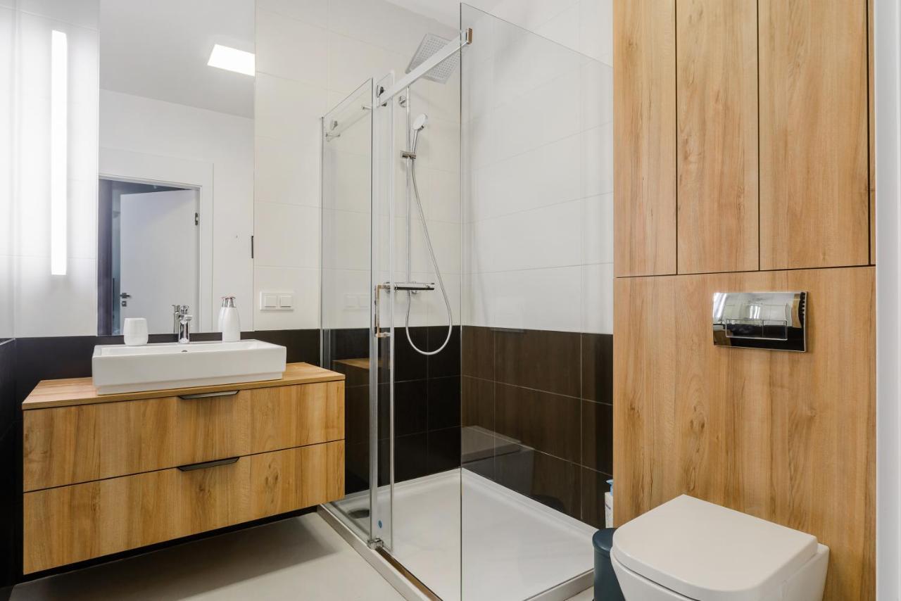 Modern With Access To The Pool Near Rondo Daszynskiego Station Appartement Warschau