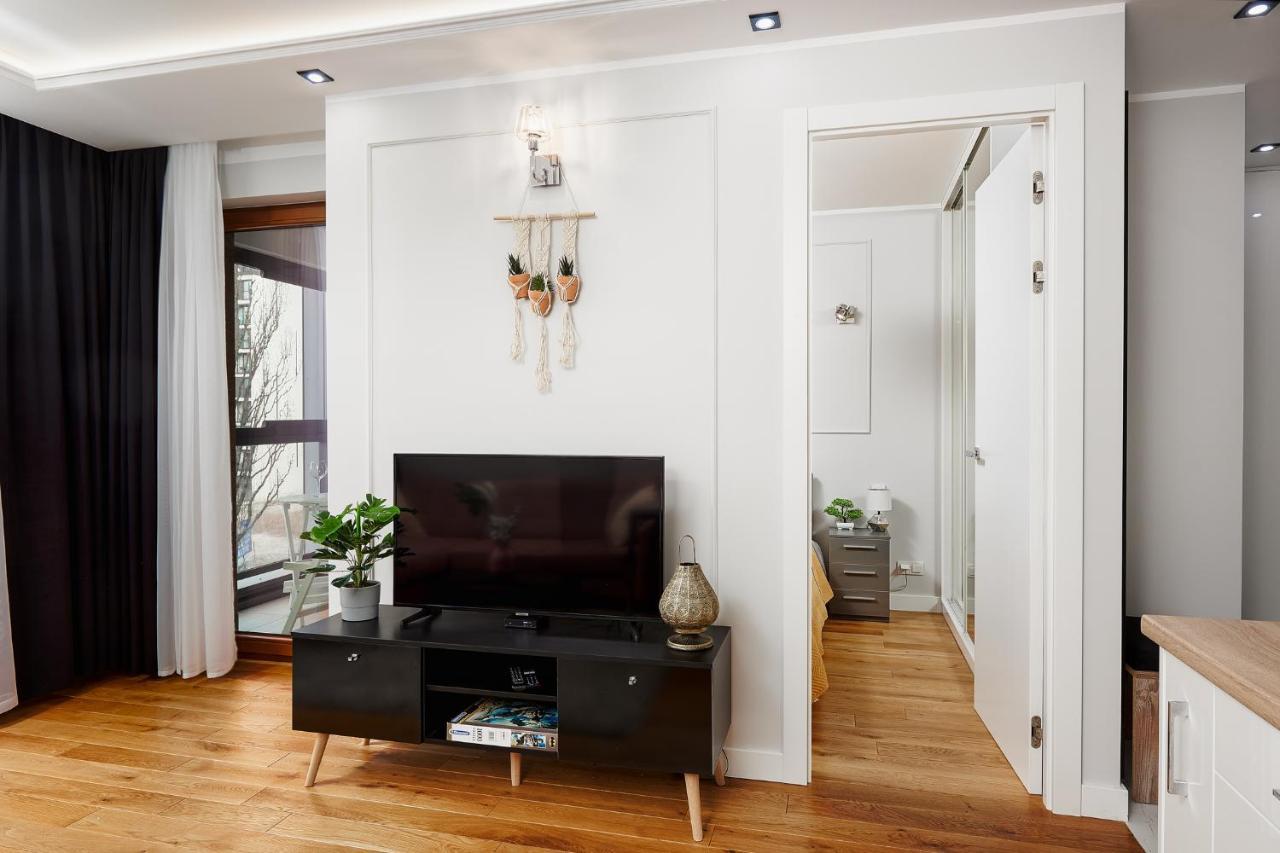 Modern With Access To The Pool Near Rondo Daszynskiego Station * Warszawa