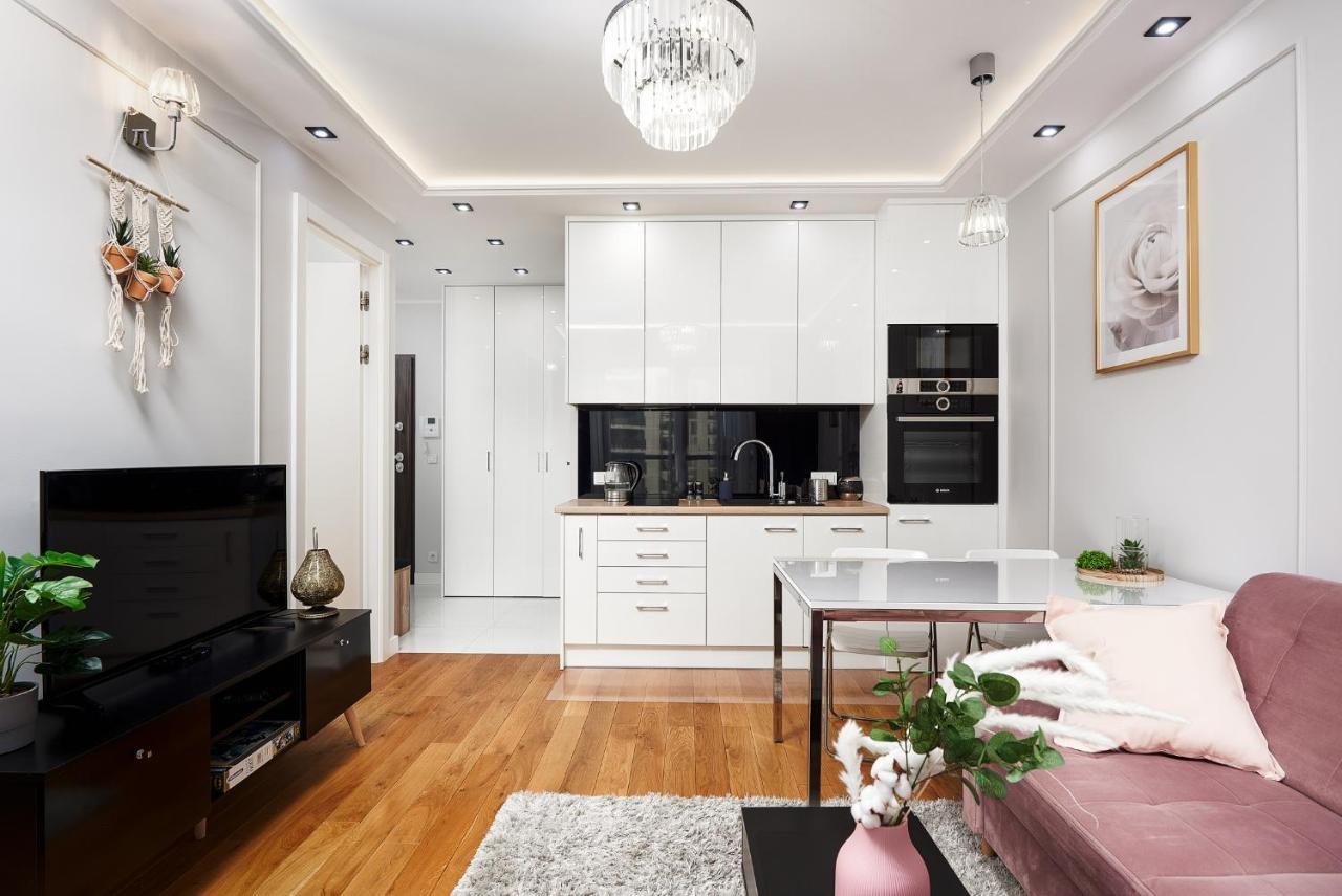 Modern With Access To The Pool Near Rondo Daszynskiego Station Leilighet